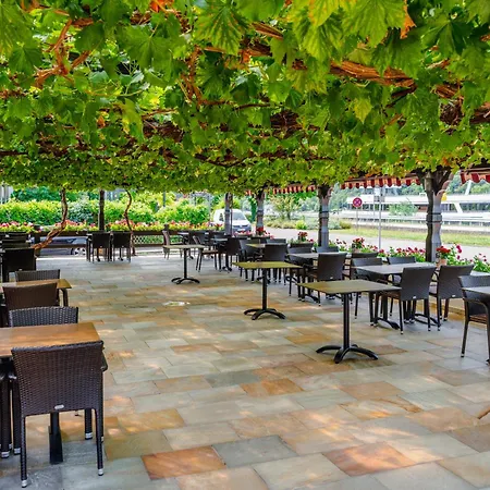 Unter Den Linden فندق روديسهايم ام رين