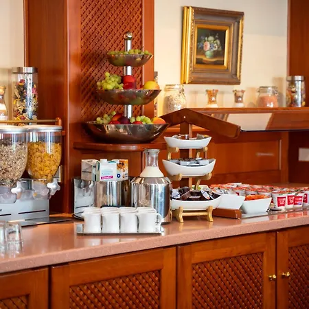 Unter Den Linden Hotel 3*